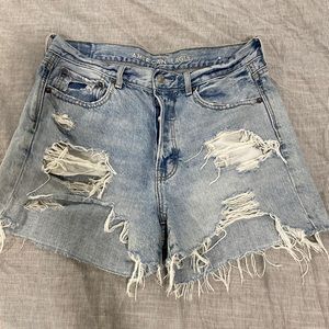 American Eagle Outfitters Distressed 90s Boyfriend Short